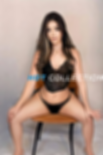 Brown  hair london escort Cappy located in South Kensington picture 4