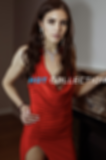 Brown  hair london escort Navi located in Oxford Circus picture 1