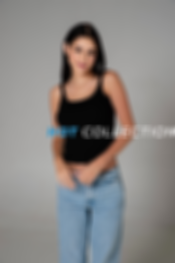 Brown  hair london escort Riffera located in Earl's Court picture 4